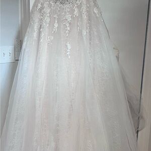 OC by Oleg Cassini Ivory Lace Bridal Gown